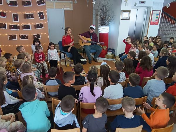Pjevajmo božićne pjesmice