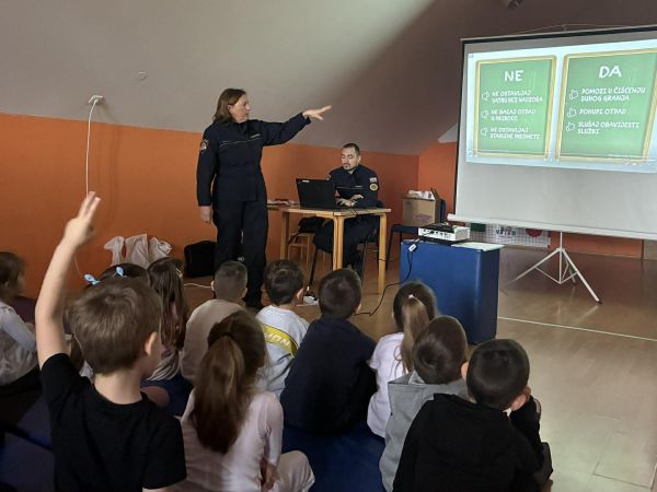 Dječji vrtić Pahuljica Gospić - Posjet civilne zaštite Gospić