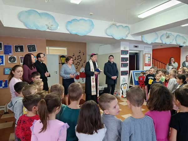 Biskup blagoslovio djecu i djelatnike vrtića Biskup blagoslovio djecu i djelatnike vrtića